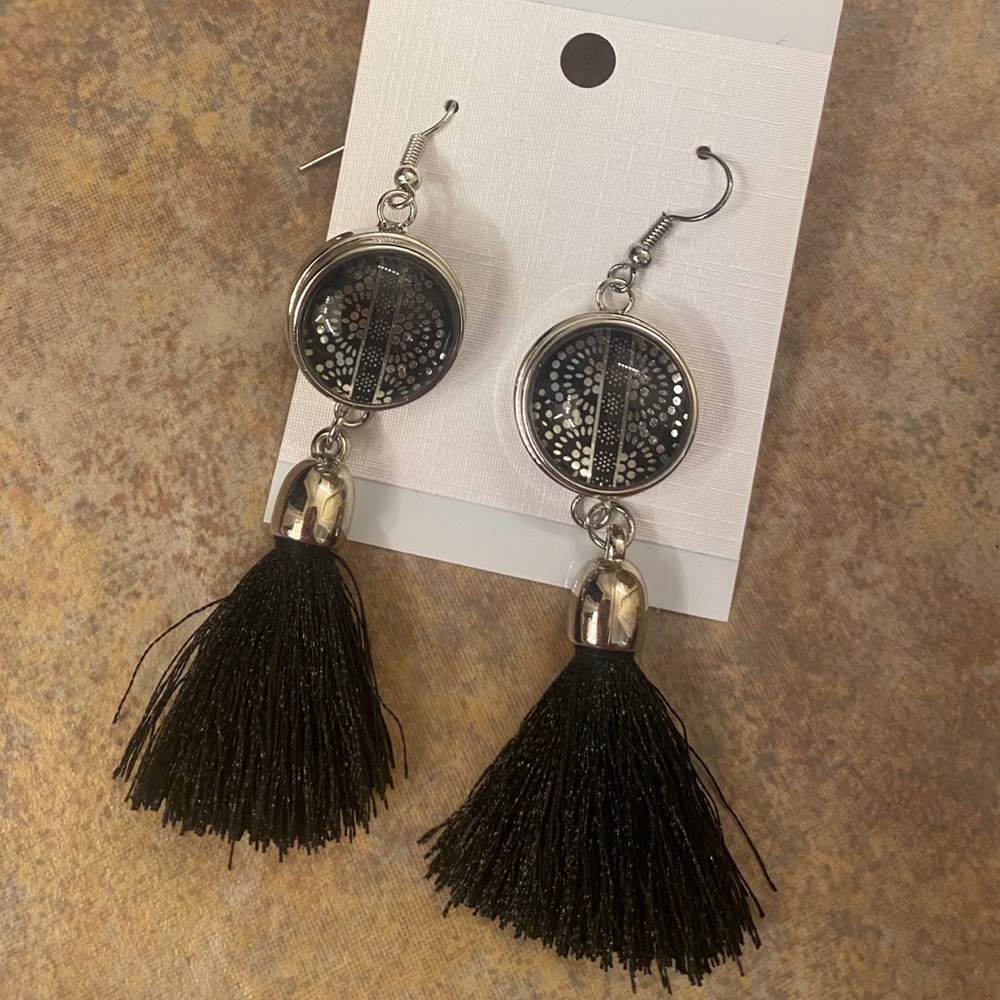 Jamberry 2017 Stacys wrap Earrings - Picture 2 of 5